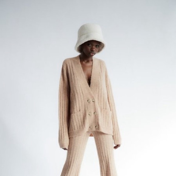 TACH CLOTHING Amira Knit Soft Wool Oversized Cardigan - Picture 3 of 13